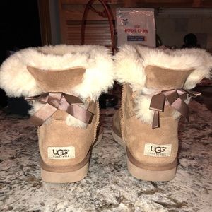 Short Ugg Bow Boots